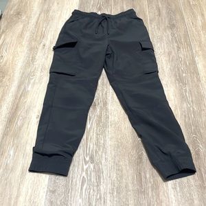 Boys size 6/7 all in motion lined wind pants in great condition. Smoke free home